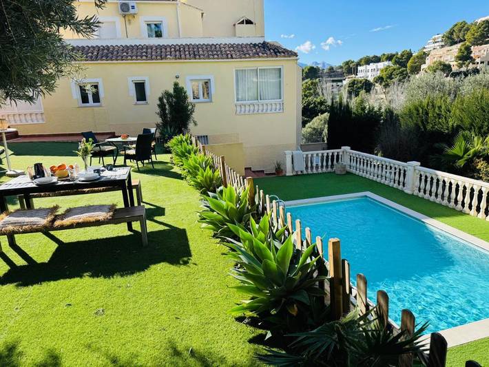 Chalet für 13 Personen, mit Balkon und Terrasse sowie Garten und Pool in Altea La Vella