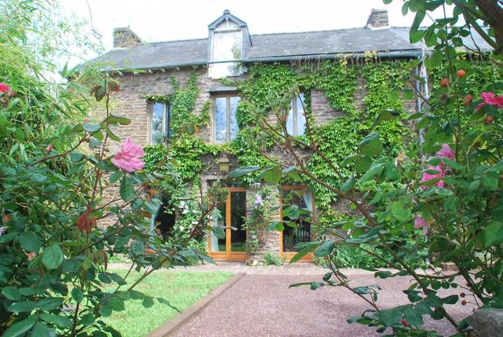 Gîte pour 9 personnes, avec terrasse à Mauron