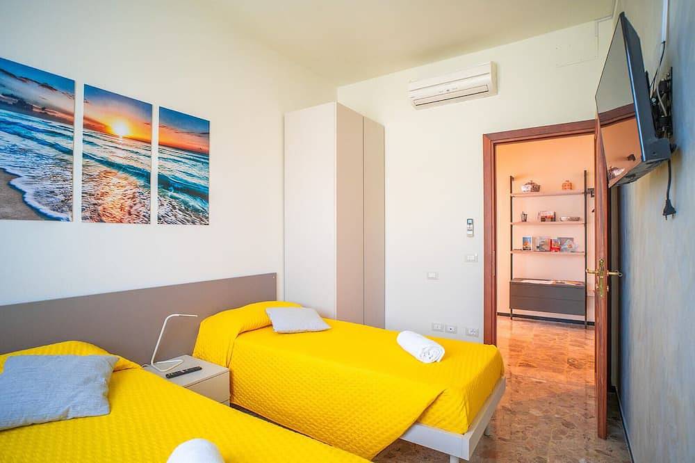 Entire apartment, Gallinara accommodation a stone's throw from the sea in Liguria, Albenga in Albenga, Riviera di Ponente