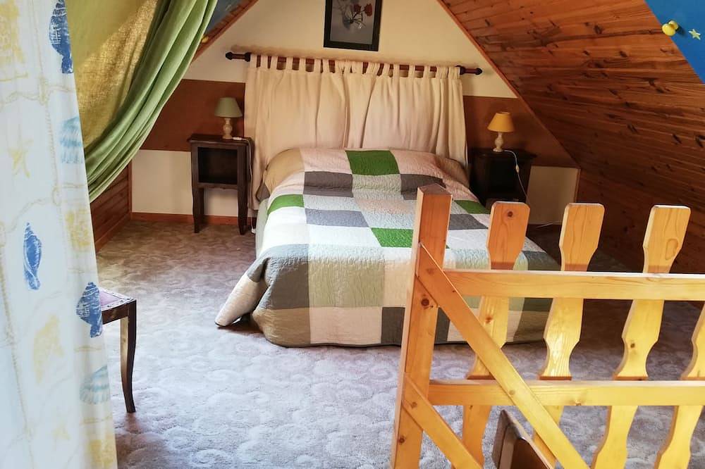 Maisonnette  de pécheur  dans un petit village située à 2,3 km de la mer in Plouezoc'h, Ceinture Dorée