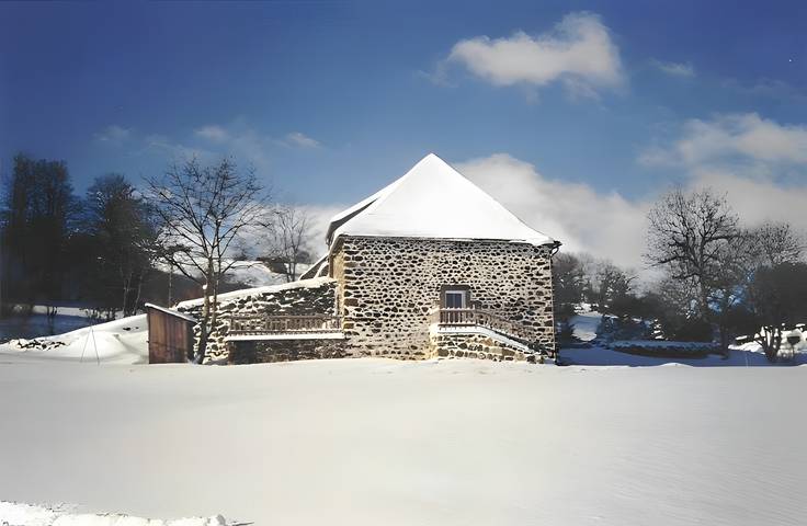 Location de vacances pour 5 personnes, avec jardin, animaux acceptés dans le Cantal