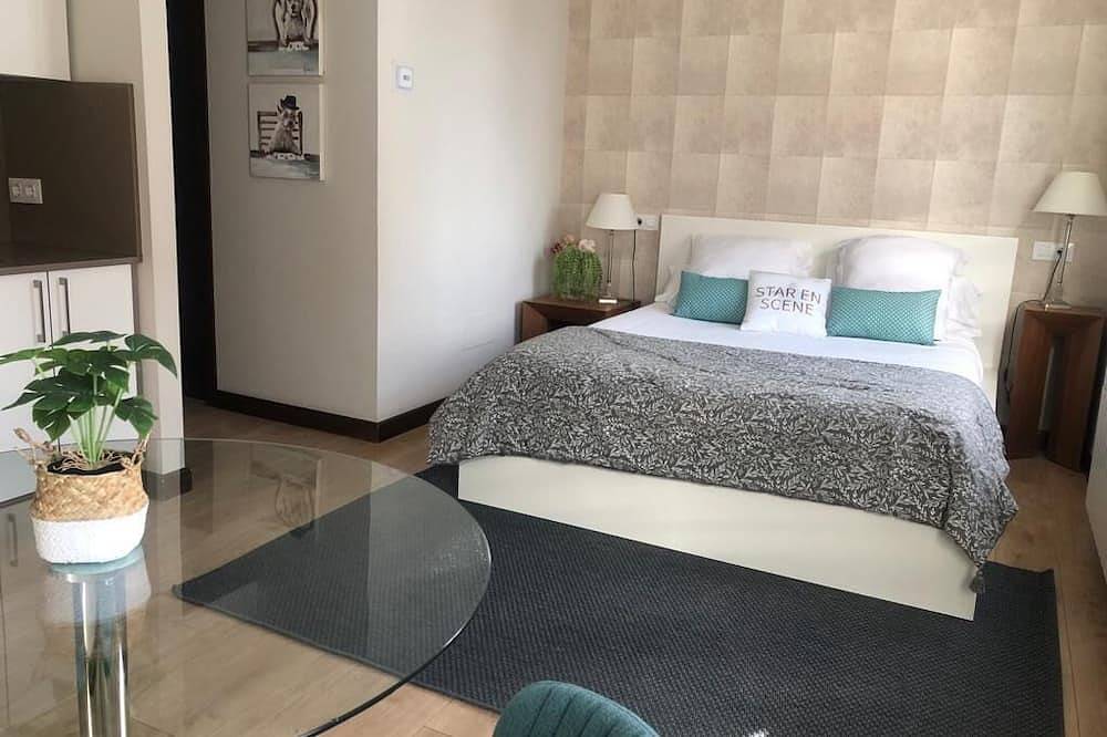 Entire apartment, Study at 3 min. walking to the cathedral - garden terrace wifi elevator - 2A in Santiago de Compostela, La Coruña Province
