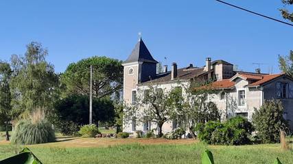 Gîte pour 9 personnes, avec terrasse ainsi que piscine et jardin dans Couladère