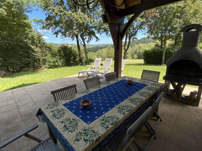 Location de vacances pour 6 personnes, avec piscine ainsi que vue et jardin à Bouzic - 2