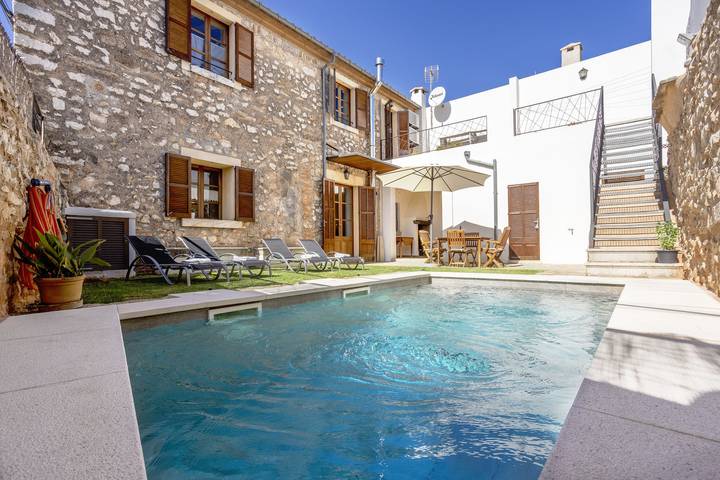 Holiday home for 6 people, with garden and balcony as well as hot tub - 1