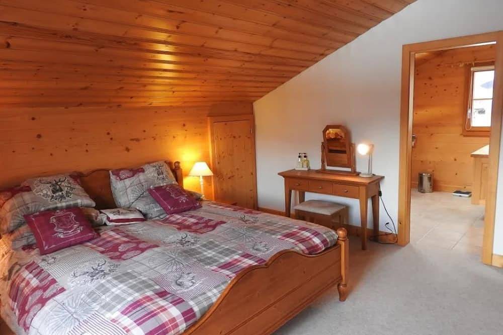 Spacious and cosy chalet, close to the main ski lift and resort centre in Leysin, Alpes Vaudoises