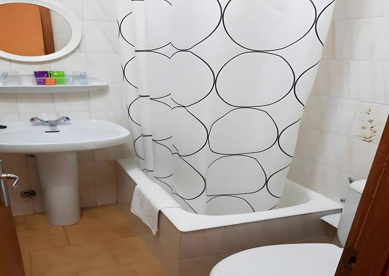 Chambre 25 à l'Hostal Oria avec Wi-Fi in Luarca, Valdés