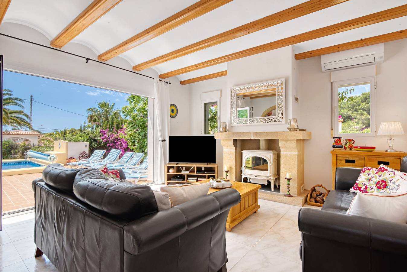 Villa 'Margarite' with Private Pool, Wi-Fi and Air Conditioning in Granadella, Jávea