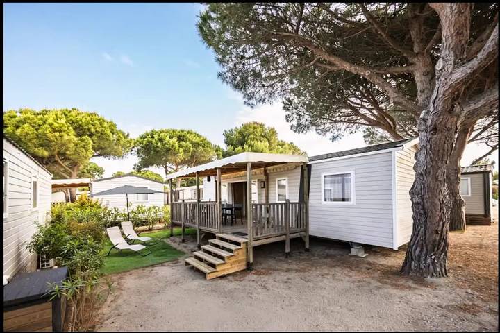 Camping für 8 Personen, mit Terrasse und Garten sowie Pool in Canet-en-Roussillon