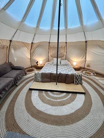 Tente pour 4 personnes, avec vue et terrasse ainsi que jardin et piscine dans les Pyrénées-Orientales