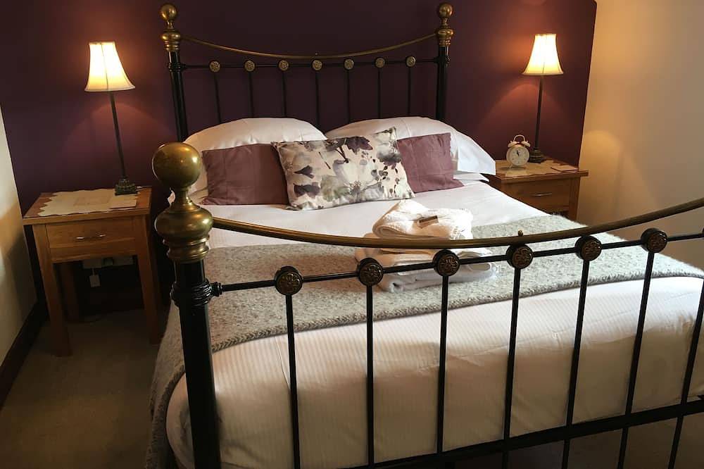 Jasmine Cottage in the heart of fabulous Kirkby Lonsdale,  with private parking! in Kirkby Lonsdale, Yorkshire Dales National Park