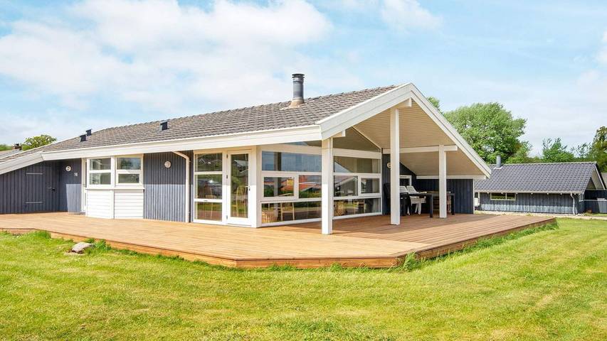 Ferienhaus für 8 Personen, mit Terrasse und Ausblick sowie Sauna und Garten in Grønninghoved Strand