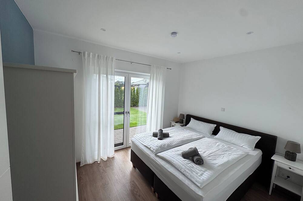 Beautiful holiday home with sauna on Lake Harkebrügger near Oldenburg in Barßel, Oldenburger Münsterland