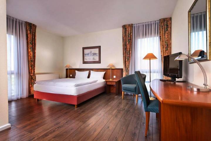 Hotel für 10 Personen, mit Terrasse und Garten in Hennigsdorf