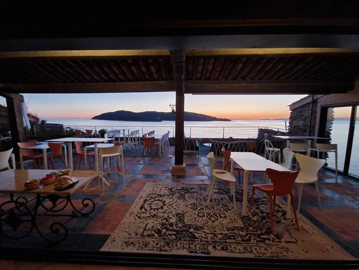 Chambre d’hôte pour 2 personnes, avec Balcon et Terrasse ainsi que Jardin et Piscine dans le Var