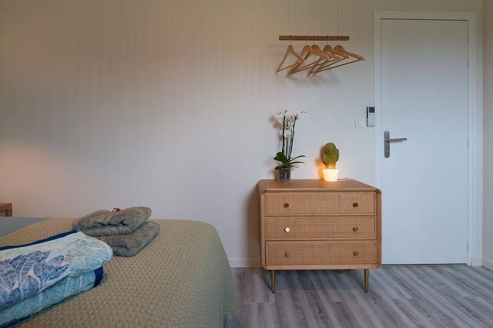 Habitación 'Houat' con terraza compartida, Wi-Fi y aire acondicionado in Ploeren, Côte des Mégalithes