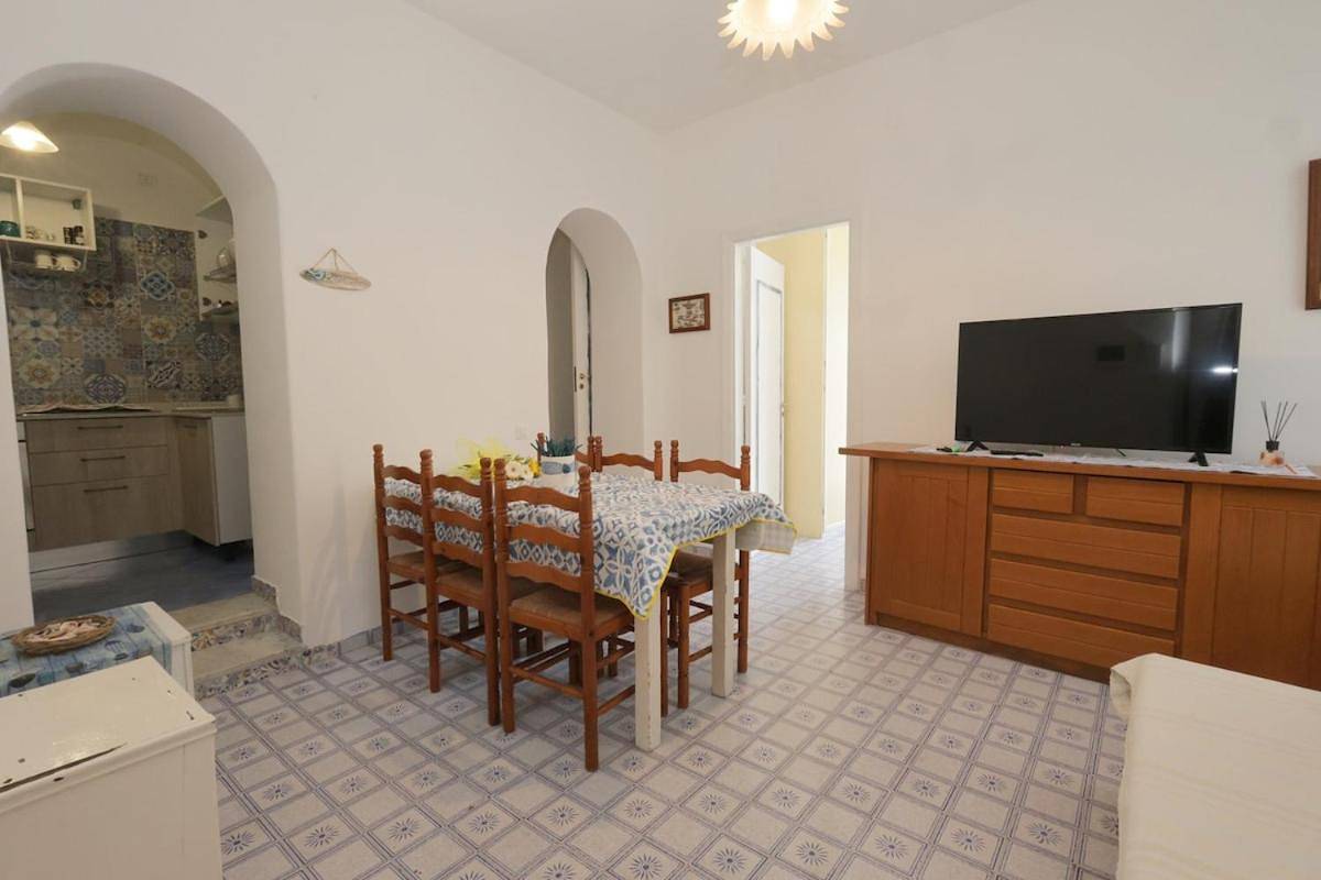 Appartamento intero, Casa al Mulino - 2 Bedrooms Apartment - Seafront and Castle View - Ischia in Spiaggia dei Pescatori (Ischia City), Ischia Città