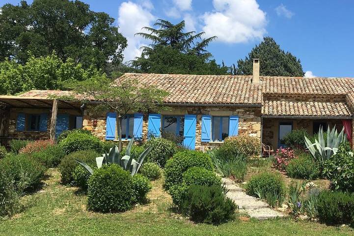 Location de vacances pour 12 personnes, avec jardin, animaux acceptés à La Bruguière