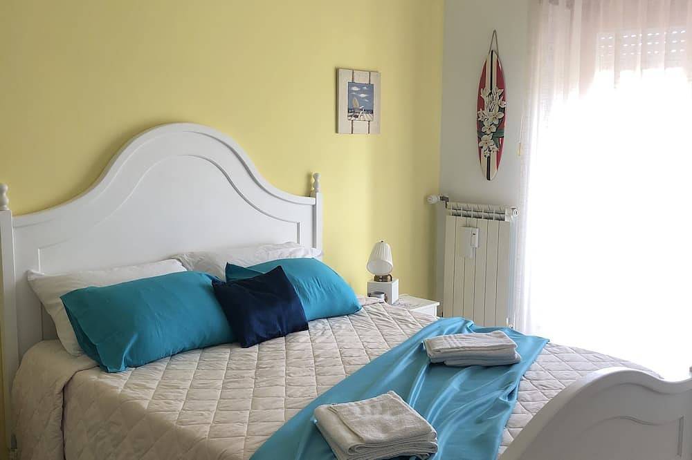 Livia's Dwelling Spacious Original Cozy for Digital Nomads and Families in Ostia, Roma