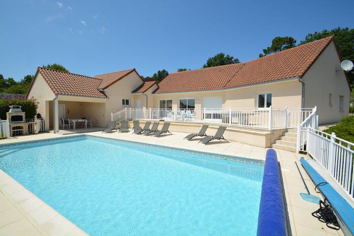 Gîte pour 8 personnes, avec piscine