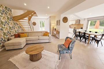 Gîte pour 8 personnes, avec terrasse et jardin à Châteauneuf-sur-Charente
