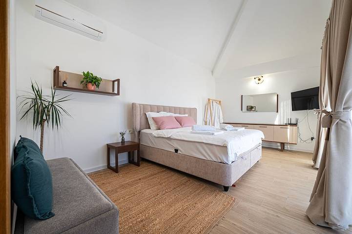 Villa für 6 Personen, mit Garten und Sauna sowie Balkon in Montenegro - 2