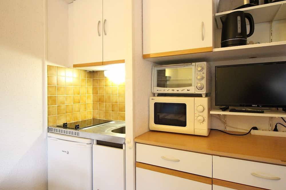 Entire apartment, Ski-In/Ski-Out Apartment with Private Ski Storage, Sleeps 4 in Mont-Dore, Volcans d'Auvergne Regional Nature Park