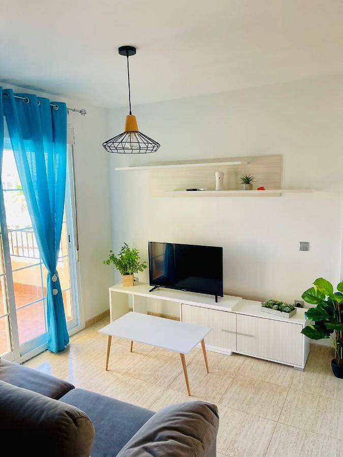 Apartamento de vacaciones para 4 personas, con vistas al lago y vistas además de terraza y piscina - 1