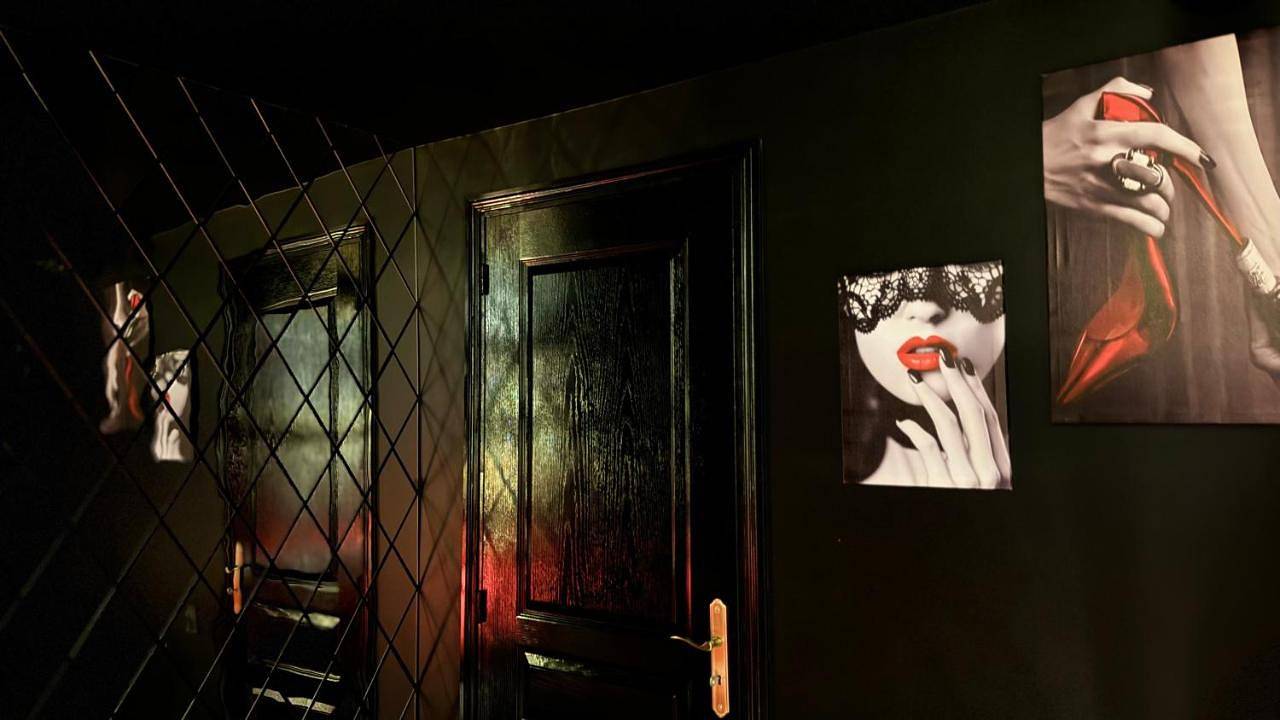 Sweet Dreams Love room & Spa in Ablon-sur-Seine, Val-de-Marne