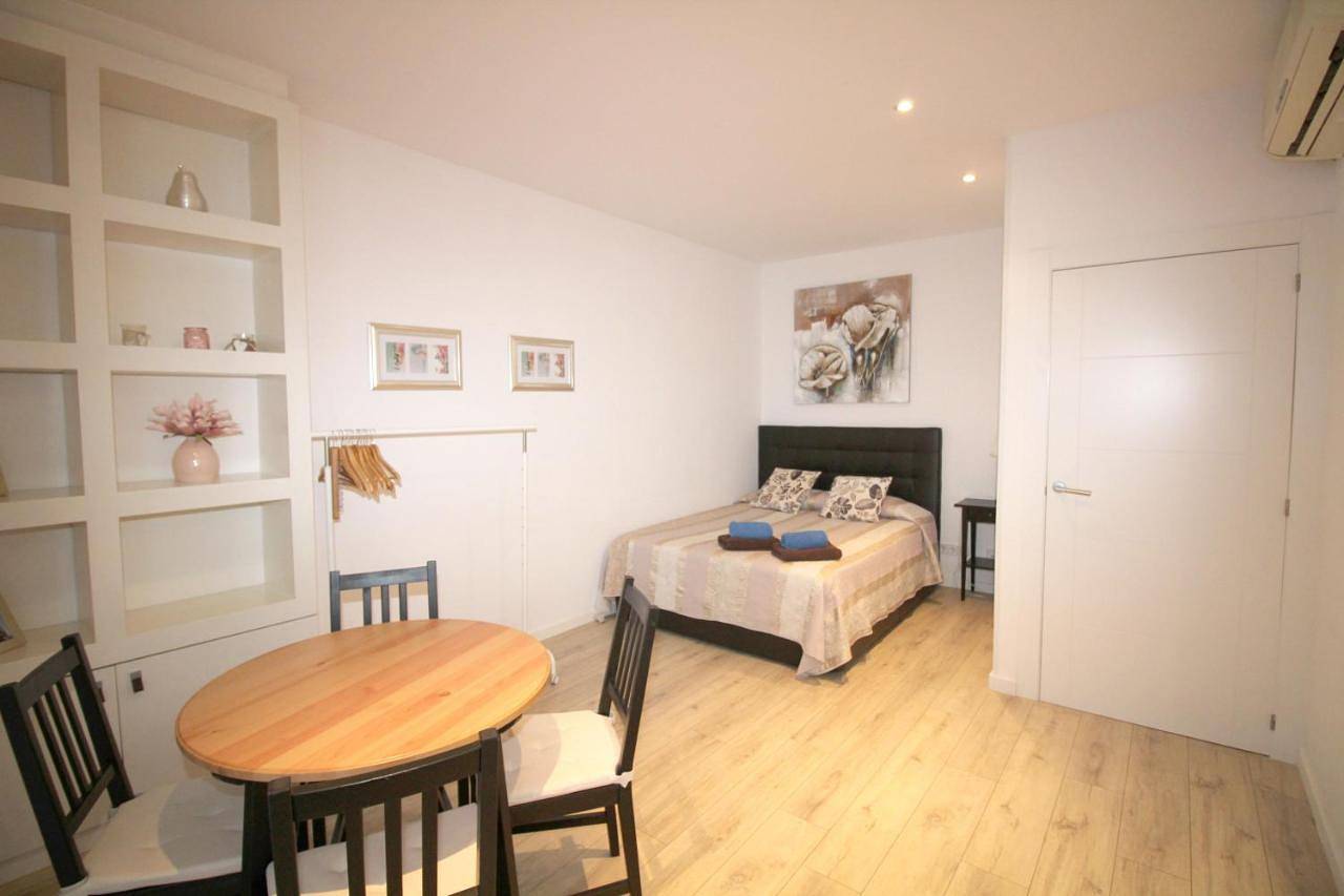 Small Double Room in Centro Barcelona, Barcelona