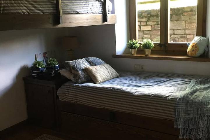 Entire apartment, Cozy first floor, with pool and spectacular views in Olopte (La Solana) in Isòvol, Catalan Pyrenees