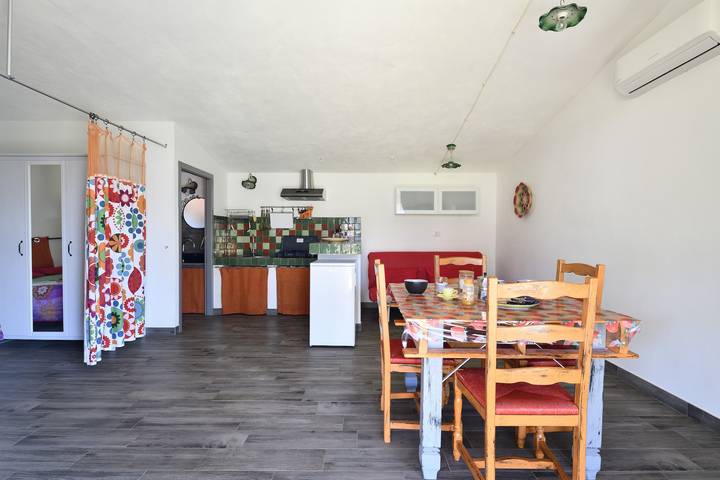 Studio entier, Studio "Naramanue 2" avec vue sur les montagnes, terrasse privée et Wi-Fi in Dorgali, Barbagia