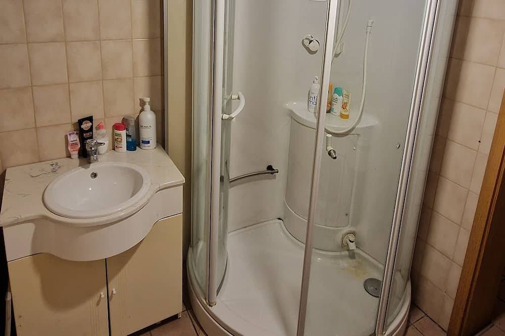 Ganze Wohnung, Ein sehr einfaches Zimmer im Höhengasthaus Teufelsmühle in Loffenau, Nordschwarzwald