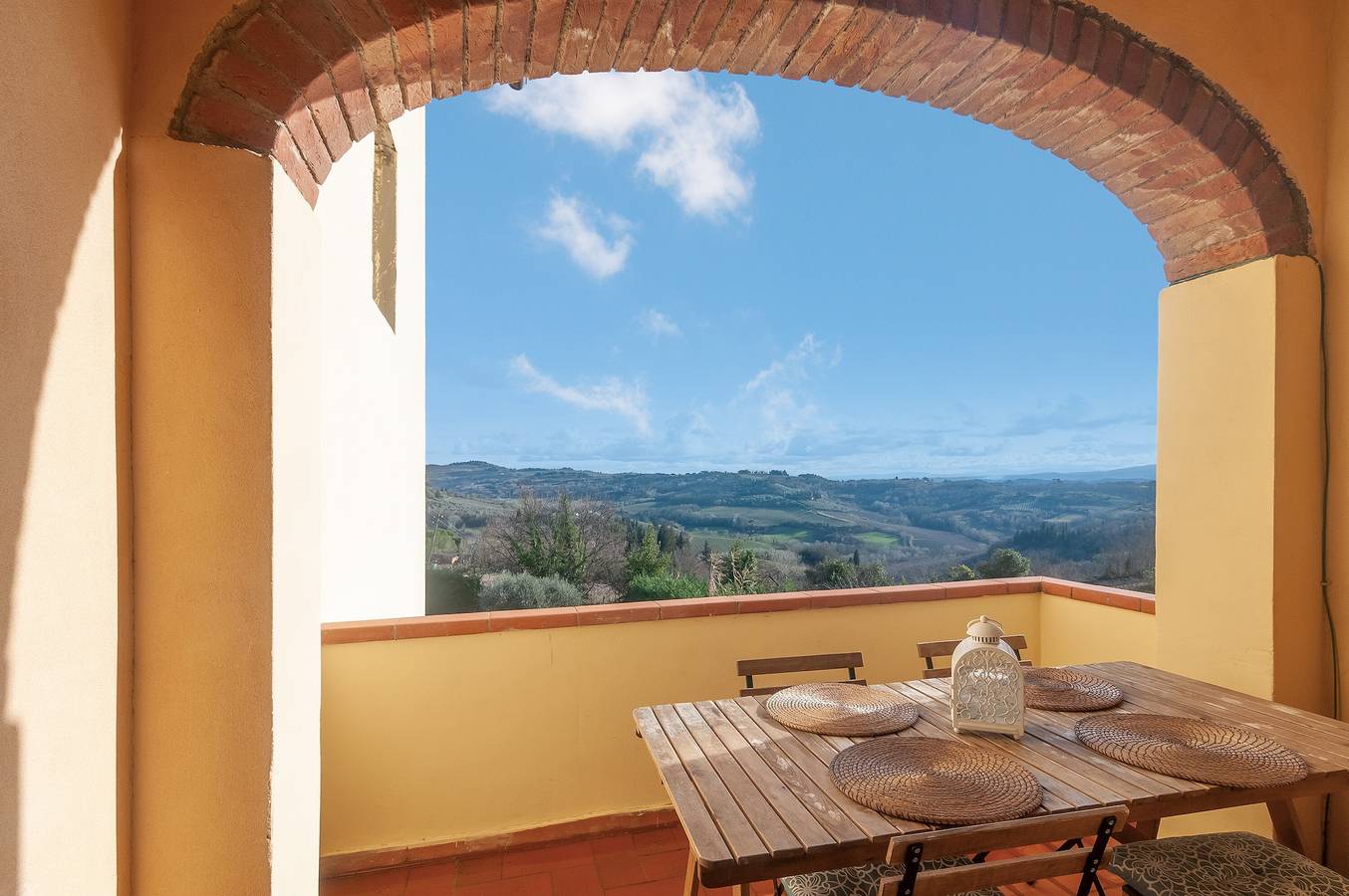 Ganze Wohnung, Panorama – Apartment mit Terrasse und Blick auf die toskanische Landschaft in Montespertoli, Florenz Provinz