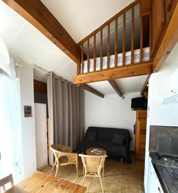 Gîte pour 5 personnes, avec balcon et vue dans Bains Du Couloubret