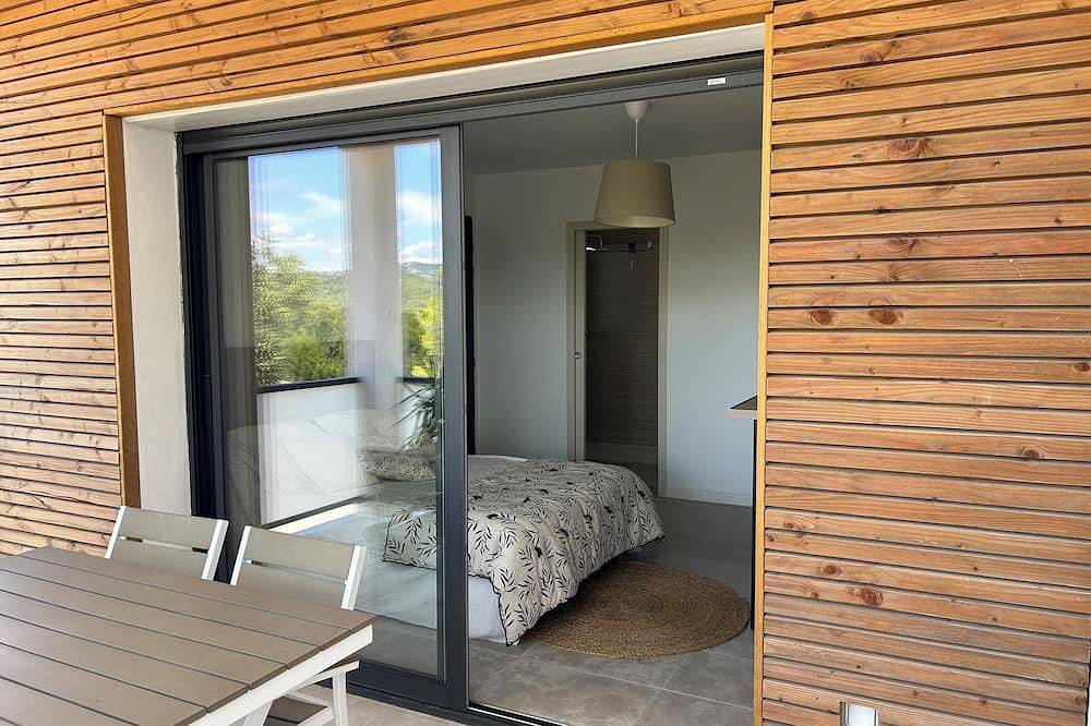 Apartamento entero, Studio open view, terrace, parking, quiet, new apartment ideal for 2 people in Saint-Mathieu-de-Tréviers, Region de Montpellier