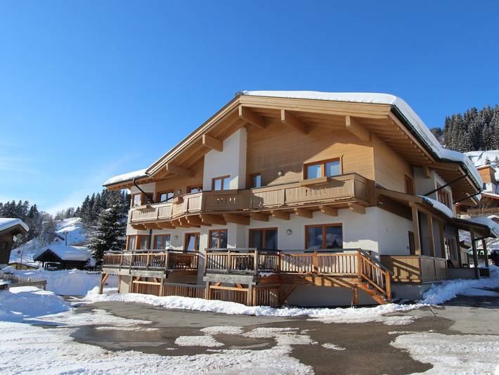 Hütte für 8 Personen, mit Terrasse und Garten in Hinterglemm
