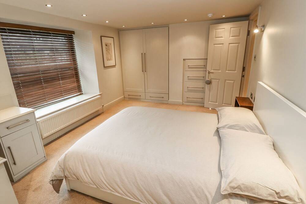 Belle Vue, pet friendly, character holiday cottage in Ilkley in Ilkley, West Yorkshire