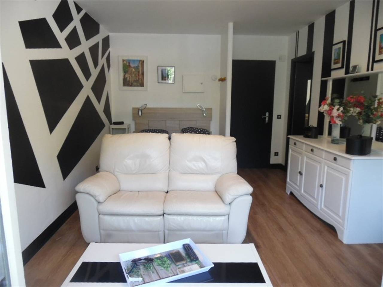 Studio entier, Studio confort avec balcon, clim, parking privé, à 50m des Thermes et 100m du centre, à Amélie-les-Bains in Amélie-les-Bains-Palalda, Région de Céret