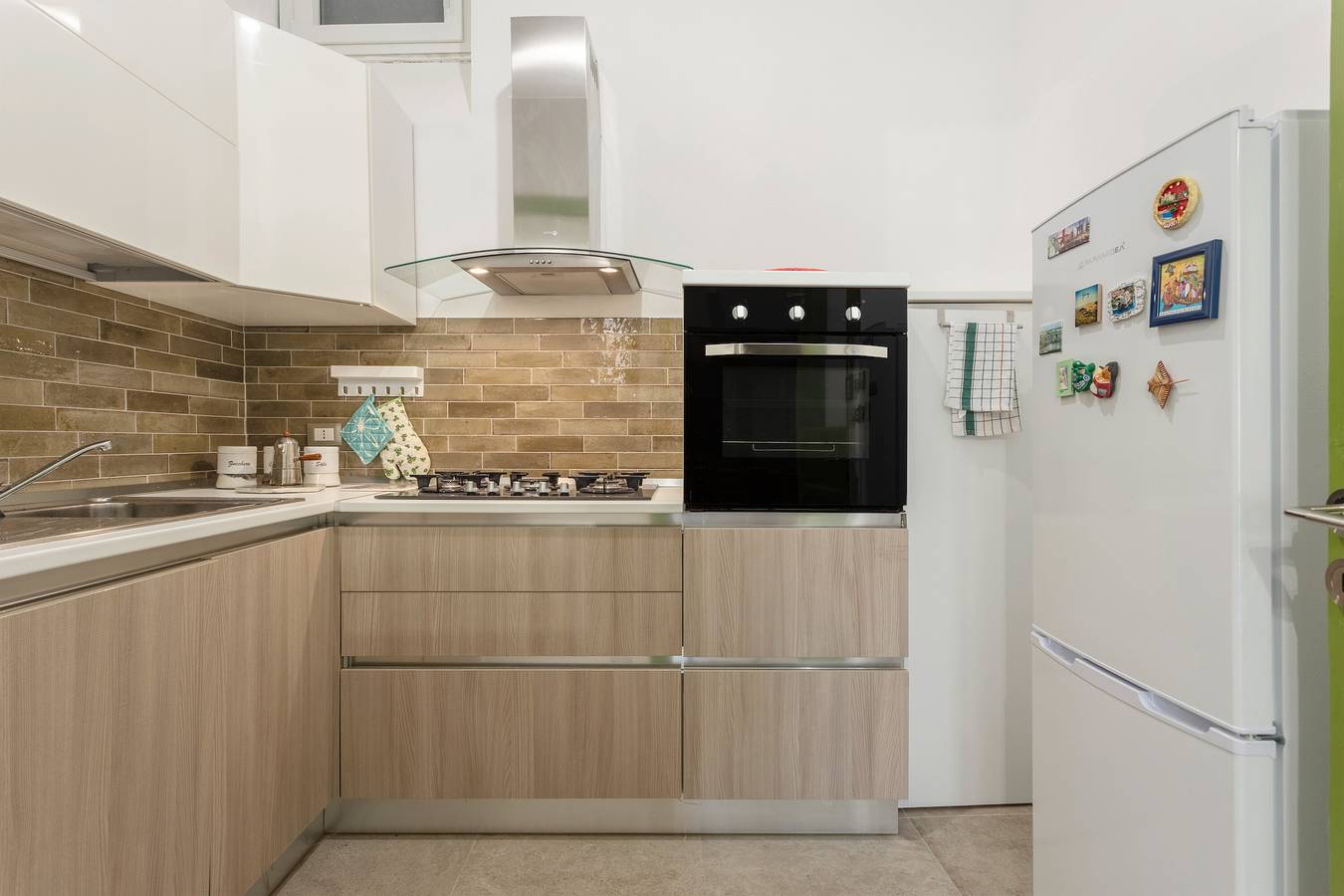 Entire apartment, Apartment 'Santa Rita' with Balcony, Wi-Fi and Air Conditioning in Palermo, Palermo Province