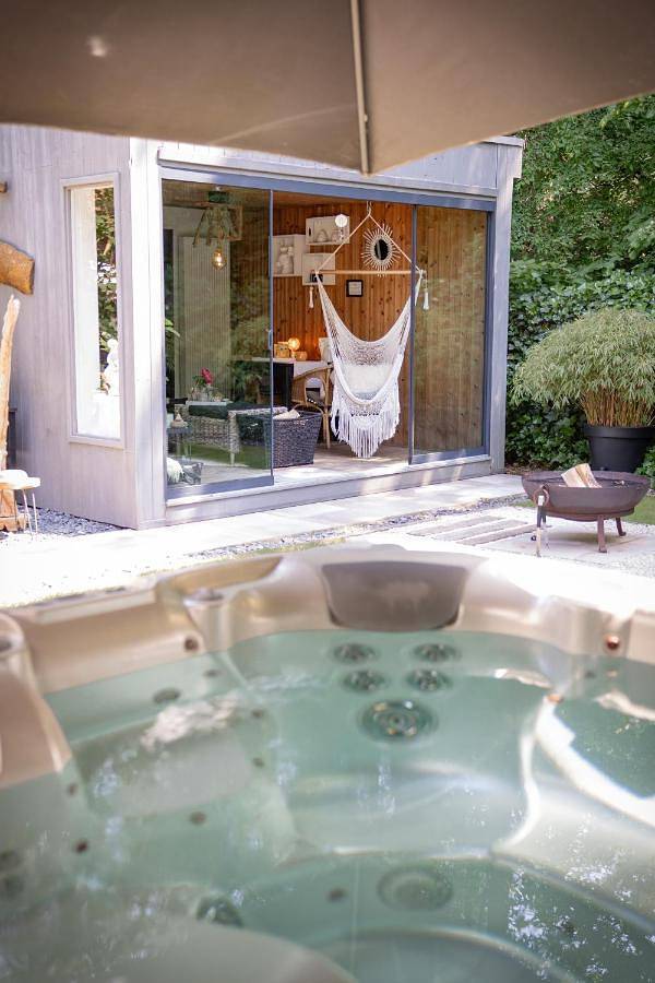 Location de vacances pour 3 personnes, avec piscine et jardin ainsi que jacuzzi et sauna à Grobbendonk