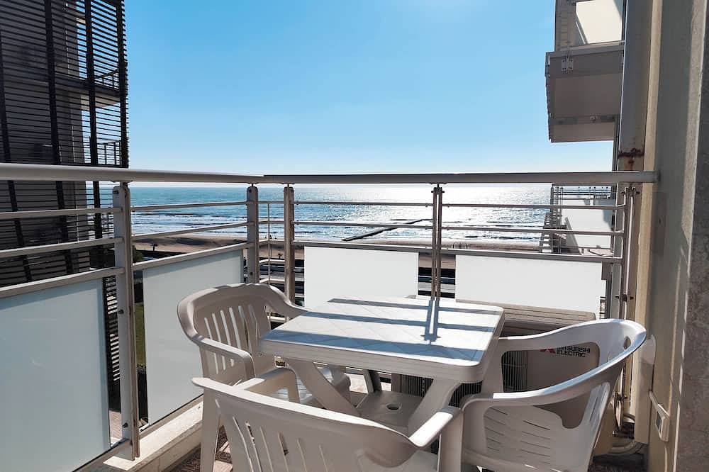 Hel leilighet, Seaside studio apartment with balcony in Lido di Jesolo, Jesolo-City