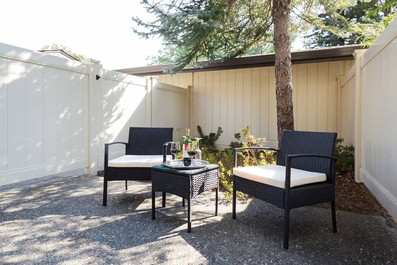Entire studio, Lux Napa Escape   King Bed   Steps to Wineries in Napa Valley