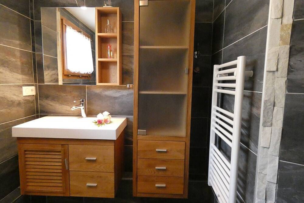 Chalet Tournette lac stations, private jacuzzi mountain view domaine du Fraizier in Thônes, Annecy region