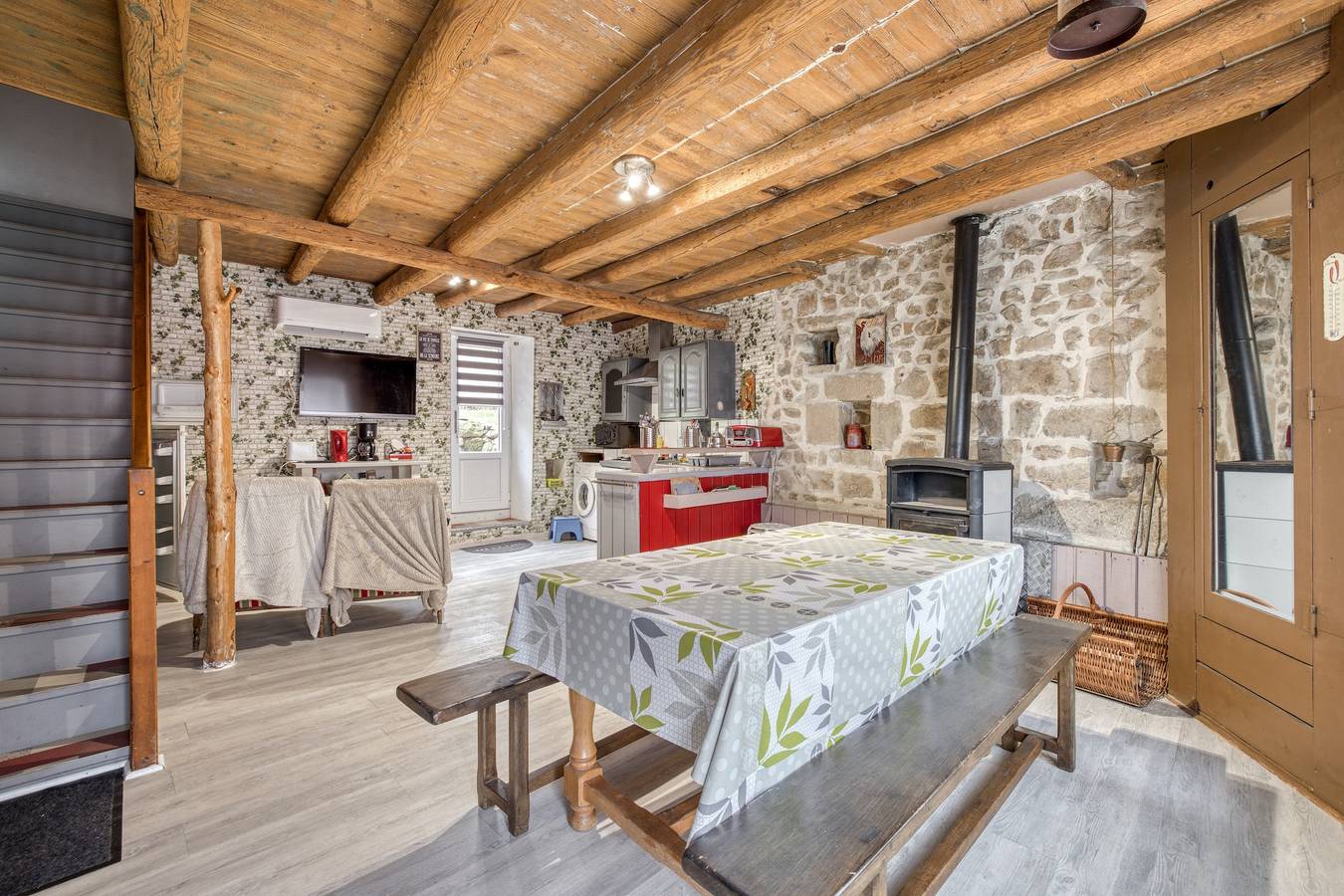 Maison charmante à Valprivas avec jardin privé. in Valprivas, Haute-Loire