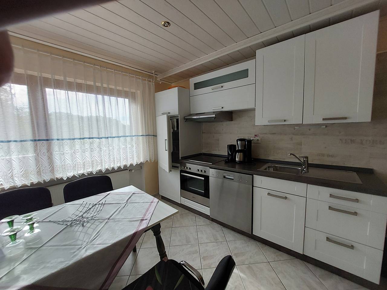 Ganze Wohnung, Ferienwohnung 'Osterwiese' mit privater Terrasse, privatem Garten und Wlan in Weilburg, Landkreis Limburg-Weilburg
