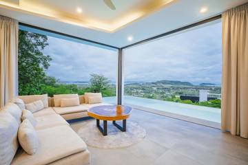 Villa for 12 Guests in Phuket Province, Thailand, Picture 4