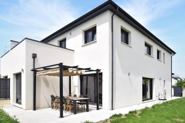 Location de vacances pour 10 personnes, avec jardin à Grentheville