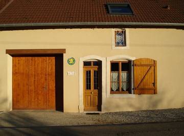 Gîte pour 5 personnes, avec terrasse dans Neufchâteau