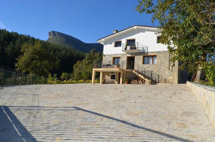 Casa rural para 6 personas, con Balcón y Terraza además de Jacuzzi y Jardín en Las Encartaciones - 2